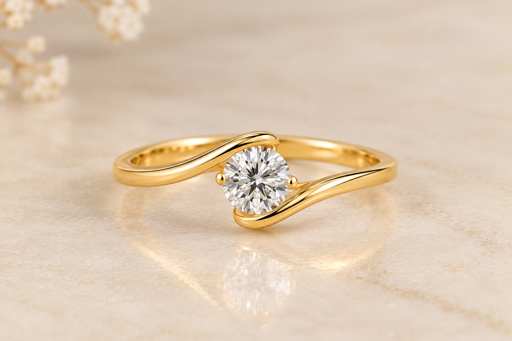 14K Yellow Gold Round Brilliant Bypass Solitaire Ring. (14K Yellow Gold)